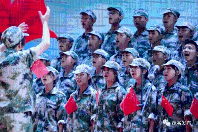 五彩几何塔